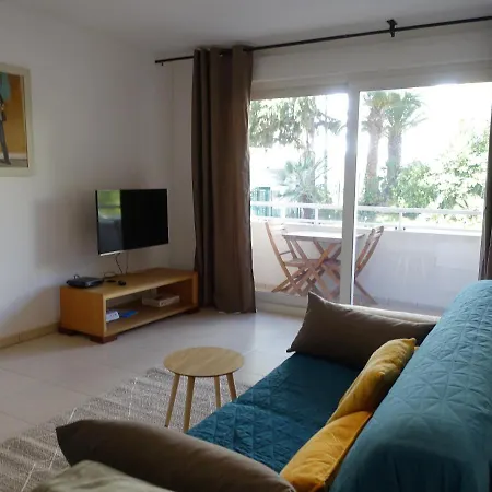 Apartment Lovely With Balcony 5min Train Station