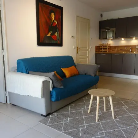 Appartamento Lovely With Balcony 5min Train Station